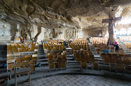 聖母マリアと聖サイモン タナーの大聖堂 サン Samaan タナー修道院 カイロ エジプトの丘産モカタム層 Muqattam で最大の 7 つの教会や礼拝堂のシリーズに隠された洞窟します の写真素材 画像素材 Image 聖母マリアと聖サイモン タナーの大聖堂 サン Samaan タナー修道院 カイロ エジプトの丘産モカタム層 Muqattam で最大の 7 つの教会や礼拝堂のシリーズに隠された洞窟します の写真素材 画像素材 Image