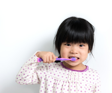 2 617 Asian Brushing Teeth の写真素材 ストックフォト 123rf