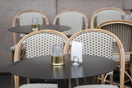 Café Tisch Und Stühle, Garten Königs, Stockholm, Schweden Café Tisch Und Stühle, Garten Königs, Stockholm, Schweden