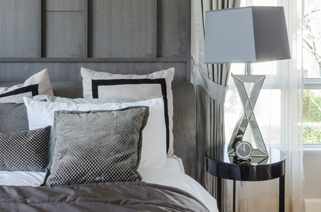 modernes schlafzimmer design, modernes schlafzimmer design in schwarz und weiß farbschema mit, Design ideen