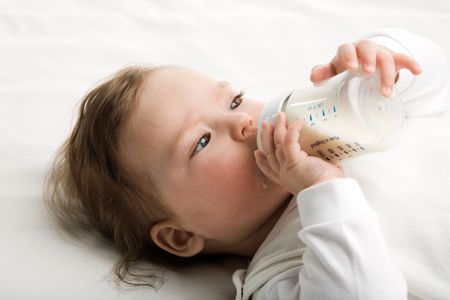 31 790 Bebe Tomando Leche Imagenes Y Fotos 123rf