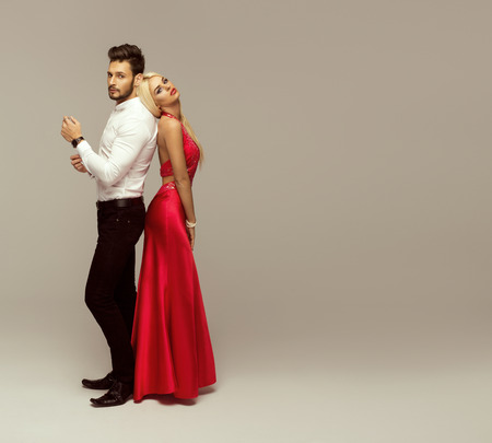 36305021-hermosa-pareja-de-moda.jpg?ver=6
