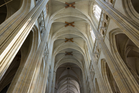 天井は フランスのナントの大聖堂の柱 の写真素材 画像素材 Image