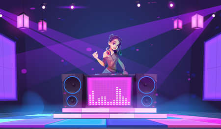 Dj girl se tient au plateau tournant dans la boîte de nuit. disc-jockey de jeune femme dans des écouteurs, des vêtements modernes et une coiffure à la mode exécutent un programme musical mélangeant des échantillons pour la danse, illustration vectorielle de dessin animé