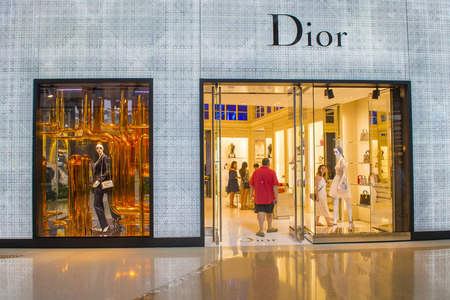 ラスベガス 5 月 21 日 16 年 5 月 21 日にラスベガスのストリップのディオール店の外観 ディオールは 1946 年以来既存の 有名なフランスの高級ブランドです の写真素材 画像素材 Image ラスベガス 5 月 21 日 16 年 5 月 21 日にラスベガスのストリップのディオール店の外観 ディオールは 1946 年以来既存の 有名なフランスの高級ブランドです の写真素材 画像素材 Image