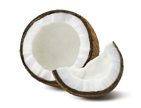 coconut: miếng dừa broken bị cô lập trên nền trắng là yếu tố thiết kế bao bì