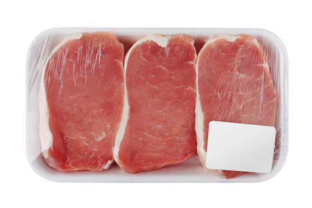 grilled pork: Thịt liệu tươi trong gói, cô lập trên nền trắng Kho ảnh