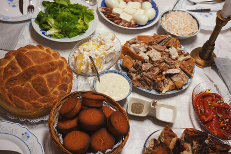 木製のテーブルの上にたくさんの食べ物 グルジア料理グルジア料理 の写真素材 画像素材 Image 木製のテーブルの上にたくさんの食べ物 グルジア料理グルジア料理 の写真素材 画像素材 Image