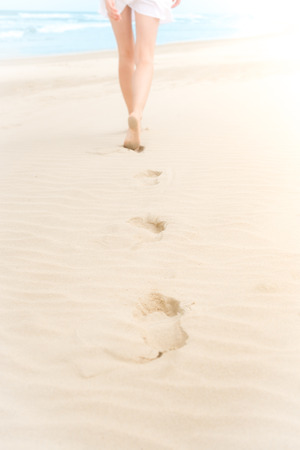 明るい青い海の泡と波し 海や大洋の岸自然動きの自然な背景の壁紙に来るの柔らかい砂のビーチのきれいな水への流れをはねかける の写真素材 画像素材 Image 明るい青い海の泡と波し 海や大洋の岸自然動きの自然な背景の壁紙に来るの柔らかい砂のビーチのきれいな水への流れをはねかける の写真素材 画像素材 Image