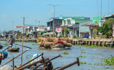 ソックトラン ベトナム 16年2月2日 ベトナム ソックチャンのメコン川の水上市場の人々 メコン川は東南アジアで最も長い川で アジアで7番目に 長い川です の写真素材 画像素材 Image ソックトラン ベトナム 16年2月2日 ベトナム ソックチャンのメコン川の水上市場の人々 メコン川は東南アジアで最も長い川で アジアで7番目に 長い川です の写真素材 画像素材 Image