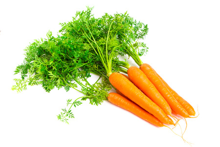 a carrot: Cà rốt tươi bị cô lập trên nền trắng