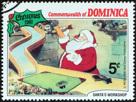 ウォルト ディズニーの漫画映画サンタ S ワーク ショップの問題を示しています映画のシーン 1981 年頃からクリスマス シーンからドミニカ国で印刷された 1981 A スタンプ年頃ドミニカ国 の写真素材 画像素材 Image ウォルト ディズニーの漫画映画サンタ S ワーク ショップの問題を示しています映画のシーン 1981 年頃からクリスマス シーンからドミニカ国で印刷された 1981 A スタンプ年頃ドミニカ国 の写真素材 画像素材 Image