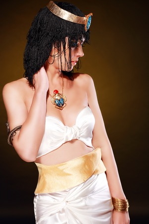 グランジ上エジプト美人ブロンズ肖像画 の写真素材 画像素材 Image