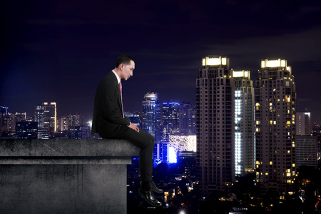 アジア観光夜市でビル屋上の上に座って の写真素材 画像素材 Image アジア観光夜市でビル屋上の上に座って の写真素材 画像素材 Image