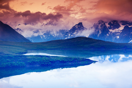 ウシュバ山の麓の湖 Koruldi と曇り空と幻想的な風景 アッパー スヴァネティ メスティア ジョージア州 ヨーロッパ コーカサス山脈 美の世界 の写真素材 画像素材 Image ウシュバ山の麓の湖 Koruldi と曇り空と幻想的な風景 アッパー スヴァネティ メスティア ジョージア州 ヨーロッパ コーカサス山脈 美の世界 の写真素材 画像素材 Image