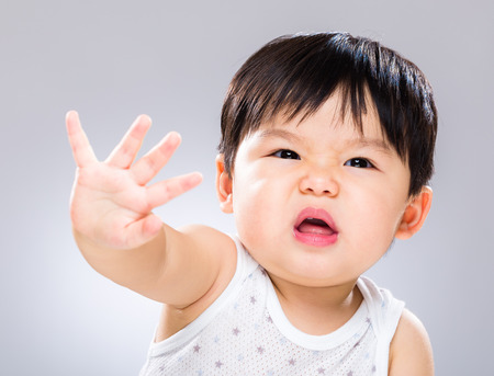 男の子の赤ちゃんが怒る の写真素材 画像素材 Image