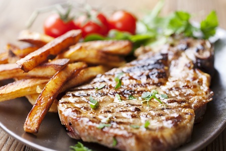 grilled pork: ngon ngọt nướng thịt heo chop cắt cổ với màu xanh