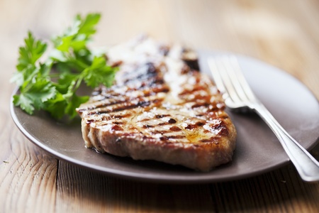 grilled pork: ngon ngọt nướng thịt heo chop cắt cổ với màu xanh