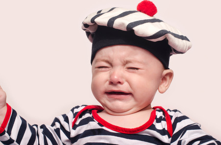 彼の手を上げる泣いているかわいい男の子 痛み 小さな子供に苦しんでいる 歯が生える 拒否 泣いて かわいい悲しい赤ちゃん服を航海 の写真素材 画像素材 Image 彼の手を上げる泣いているかわいい男の子 痛み 小さな子供に苦しんでいる 歯が生える 拒否 泣いて かわいい悲しい赤ちゃん服を航海 の写真素材 画像素材 Image