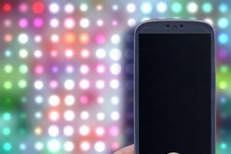 Smatrphone とディスコの背景 ダンス デジタル デトックス 撮影 アプリやインターネット ブログにアクセスするを恐れてアイデア 背景画像は ショットの同じ著者によって作成されたイラストです の写真素材 画像素材 Image