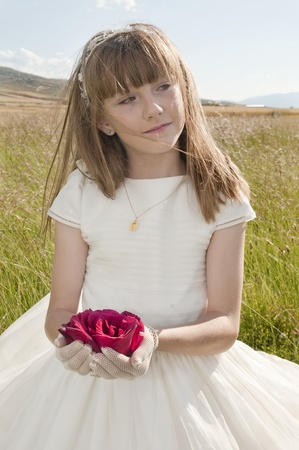 La comunión vestido de niña en la pradera