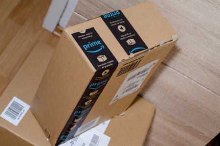 ソエスト ドイツ 12月19 17 段ボール箱のセキュリティスコッチテープに印刷されたアマゾンプライムロゴタイプ アマゾンプライムは Amazon Comが提供する有料サブスクリプションサービスです イラストレーションの社説 の写真素材 画像素材 Image ソエスト ドイツ 12月19 17 段ボール箱のセキュリティスコッチテープに印刷されたアマゾンプライムロゴタイプ アマゾンプライムは Amazon Comが提供する有料サブスクリプションサービスです イラストレーションの社説 の写真素材 画像素材 Image