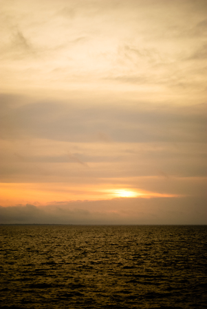 曇りの日の出 の写真素材 画像素材 Image