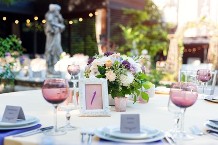 flower table decorations for holidays and wedding dinner table