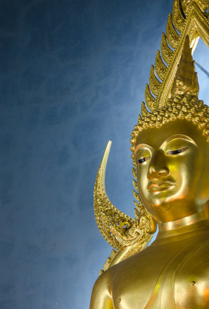 タイのピッサヌロークでのチンナラート仏彫刻。タイで最も美しい仏像