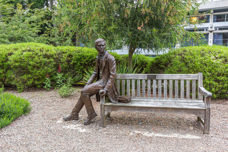 チャールズ ダーウィン像 の写真素材 画像素材 Image チャールズ ダーウィン像 の写真素材 画像素材 Image