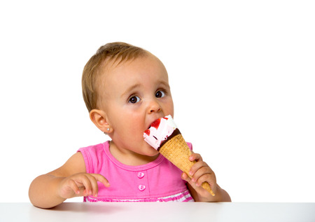 白で隔離アイスクリームを食べる赤ちゃん の写真素材 画像素材 Image 2676 白で隔離アイスクリームを食べる赤ちゃん の写真素材 画像素材 Image 2676