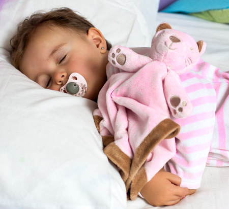 Portrait D Un Bebe Qui Dort Dans Son Lit Banque D Images Et Photos Libres De Droits Image Portrait D Un Bebe Qui Dort Dans Son Lit Banque D Images Et Photos Libres De Droits Image