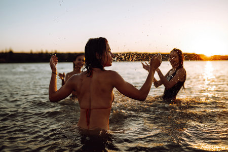 purenudism.com Brazilpurenudism.com $ (@@@@ 子供たちは泳いで川で楽しむの写真素材・画像素材 Image 91261033