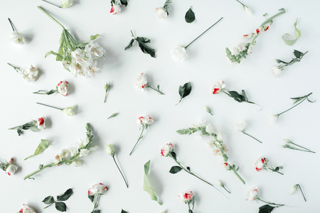 壁紙 テクスチャ ピンクのバラと白い背景の白い花 フラット横たわっていた トップ ビュー の写真素材 画像素材 Image 壁紙 テクスチャ ピンクのバラと白い背景の白い花 フラット横たわっていた トップ ビュー の写真素材 画像素材 Image