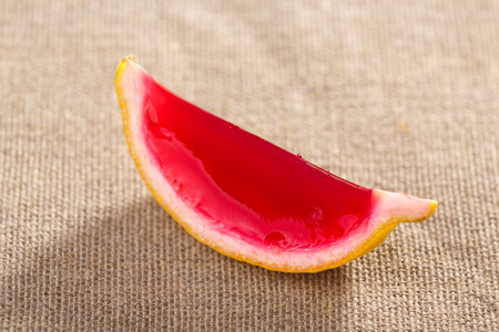 テキーラのようなスイカのゼリー ゼリー ショット ホワイトに刻まれた石灰から作ら 珍しい大人のパーティー飲料 の写真素材 画像素材 Image テキーラのようなスイカのゼリー ゼリー ショット ホワイトに刻まれた石灰から作ら 珍しい大人のパーティー飲料 の写真素材 画像素材 Image