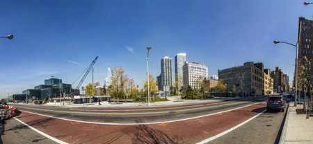 ニューヨーク アメリカ合衆国 15 年 10 月 21 日 ニューヨーク市 米国でヘルズ キッチン地区の人々 とストリート ビュー 地獄の台所 クリントン大統領と ミッドタウン ウエストとも呼ばれるかつて貧困層や労働者階級のアイルランドのアメリカ人の砦だった の ニューヨーク アメリカ合衆国 15 年 10 月 21 日 ニューヨーク市 米国でヘルズ キッチン地区の人々 とストリート ビュー 地獄の台所 クリントン大統領と ミッドタウン ウエストとも呼ばれるかつて貧困層や労働者階級のアイルランドのアメリカ人の砦だった の