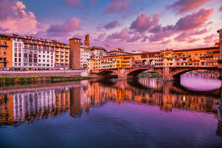 Amazing sunset over ponte vecchio florence italy Zdjęcie Seryjne