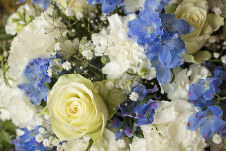 バラ カーネーション テキサス ブルーベル デルフィ ニウムの花の花束 の写真素材 画像素材 Image バラ カーネーション テキサス ブルーベル デルフィ ニウムの花の花束 の写真素材 画像素材 Image