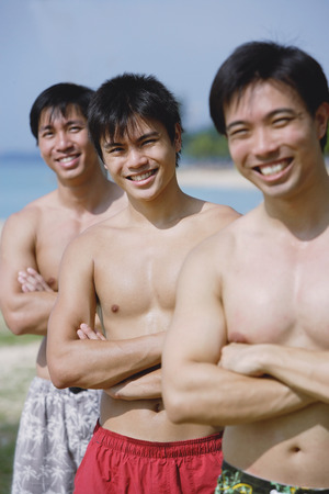 3 人の男性に両腕を空気中でジャンプ の写真素材 画像素材 Image 3 人の男性に両腕を空気中でジャンプ の写真素材 画像素材 Image