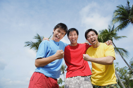 3 人の男性に両腕を空気中でジャンプ の写真素材 画像素材 Image 3 人の男性に両腕を空気中でジャンプ の写真素材 画像素材 Image