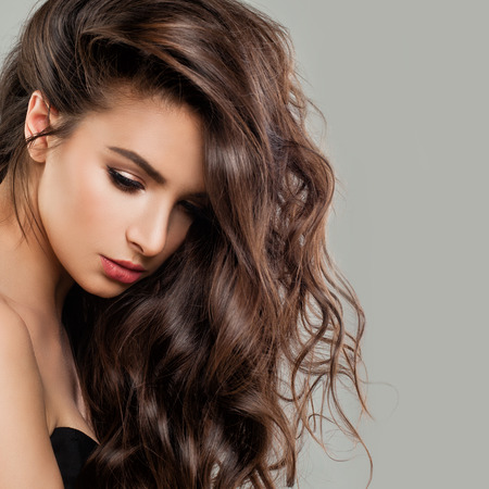 完璧な髪型とメイクにセクシーな美しい女性ファッション モデル ブルネットの美しさ の写真素材 画像素材 Image 完璧な髪型とメイクにセクシーな美しい女性ファッション モデル ブルネットの美しさ の写真素材 画像素材 Image