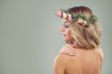 かわいい女の子 女性の背中 医学と治療の概念 の写真素材 画像素材 Image