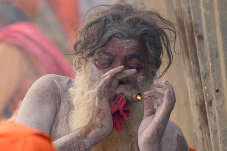 大麻 マリファナを吸った インドの第一人者 の写真素材 画像素材 Image