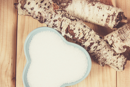 キシリトール 糖尿病患者のための砂糖の代用 木製の背景に白樺の砂糖 の写真素材 画像素材 Image キシリトール 糖尿病患者のための砂糖の代用 木製の背景に白樺の砂糖 の写真素材 画像素材 Image