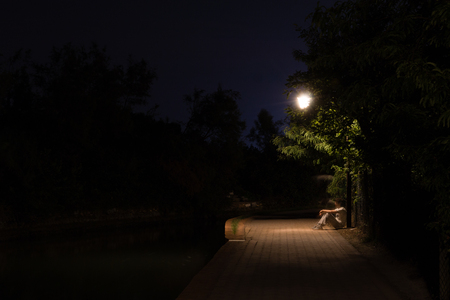 夜　公園　露出 