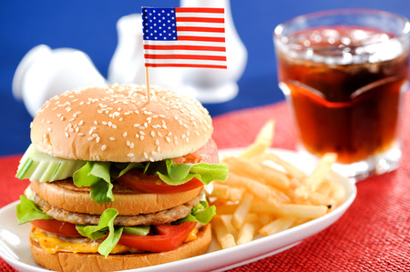 アメリカのハンバーガーとフライド ポテト の写真素材 画像素材 Image アメリカのハンバーガーとフライド ポテト の写真素材 画像素材 Image