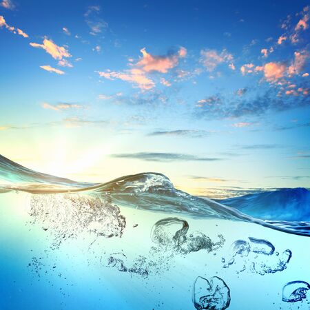 泡イラスト空と海の水の波 の写真素材 画像素材 Image