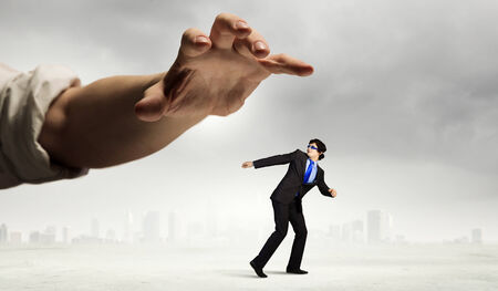 手から離れて実行するしようとしているビジネスマンの面白い画像 の写真素材 画像素材 Image 手から離れて実行するしようとしているビジネスマンの面白い画像 の写真素材 画像素材 Image