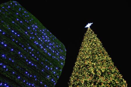バンコク タイの大きなクリスマス ツリー の写真素材 画像素材 Image