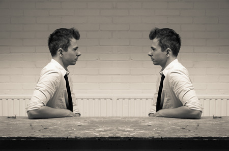 Mirroring in comunicazione Archivio Fotografico - 43277084